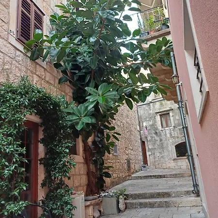 Jungher Πανσιόν Κόρτσουλα